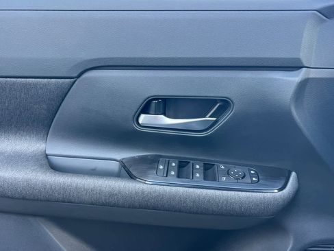 New 2026 Nissan Kicks SV image 13