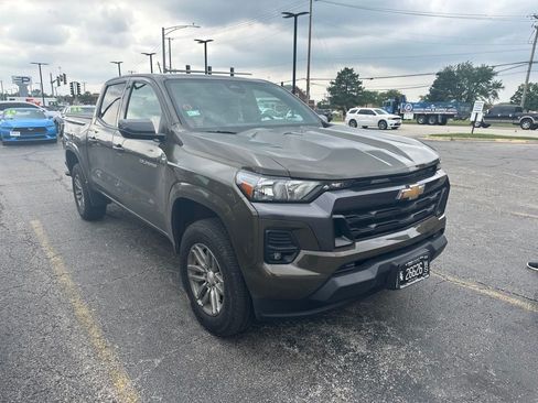Used 2023 Chevrolet Colorado LT w/ LT Convenience Package II AWD/4WD image 4