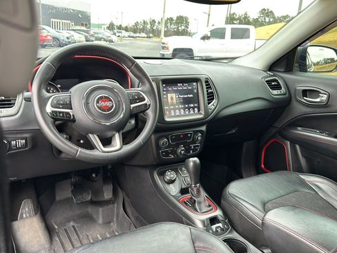 Used 2019 Jeep Compass Trailhawk image 16