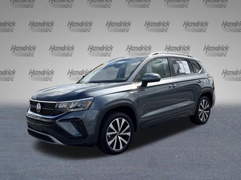 Used 2024 Volkswagen Taos SE image 7