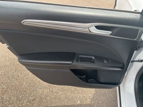 Used 2020 Ford Fusion SE FWD image 19