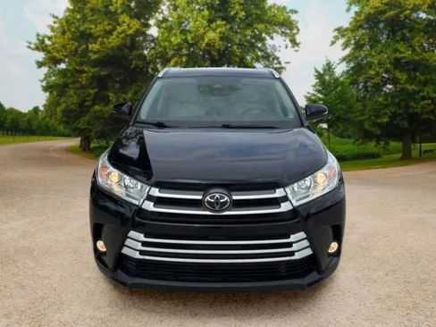 Used 2018 Toyota Highlander XLE image 3