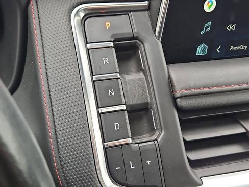 Used 2022 Chevrolet Suburban RST w/ Luxury Package image 14