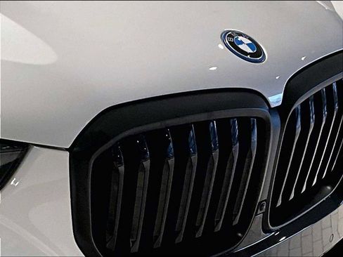 Used 2025 BMW X5 xDrive50e w/ M Sport Package image 32