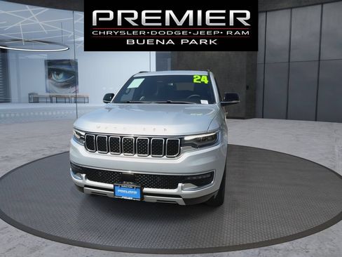 Certified 2024 Jeep Wagoneer Series II w/ Flexible Seating Group RWD image 3