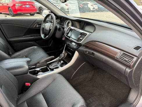 Used 2017 Honda Accord EX-L image 31