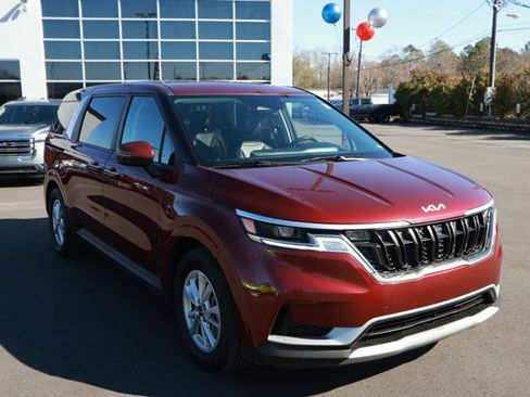 Used 2024 Kia Carnival LX image 3