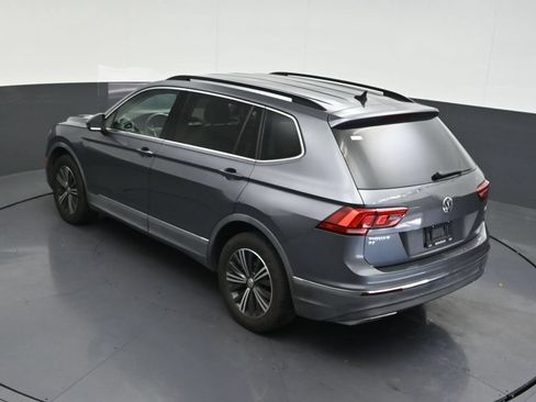 Used 2018 Volkswagen Tiguan SE w/ 18" Alloy Wheels Package FWD image 17