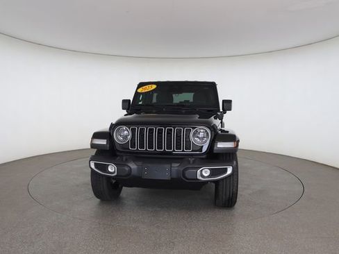 Used 2025 Jeep Wrangler Unlimited Sahara w/ Safety Group AWD/4WD image 32