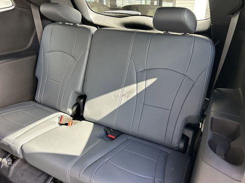 Certified 2023 Buick Enclave Essence image 19