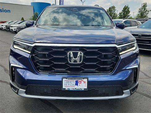 New 2025 Honda Pilot Touring image 2
