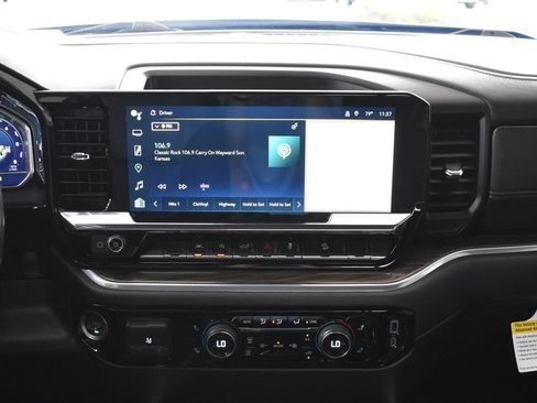 Used 2022 Chevrolet Silverado 1500 RST w/ Convenience Package II AWD/4WD image 18