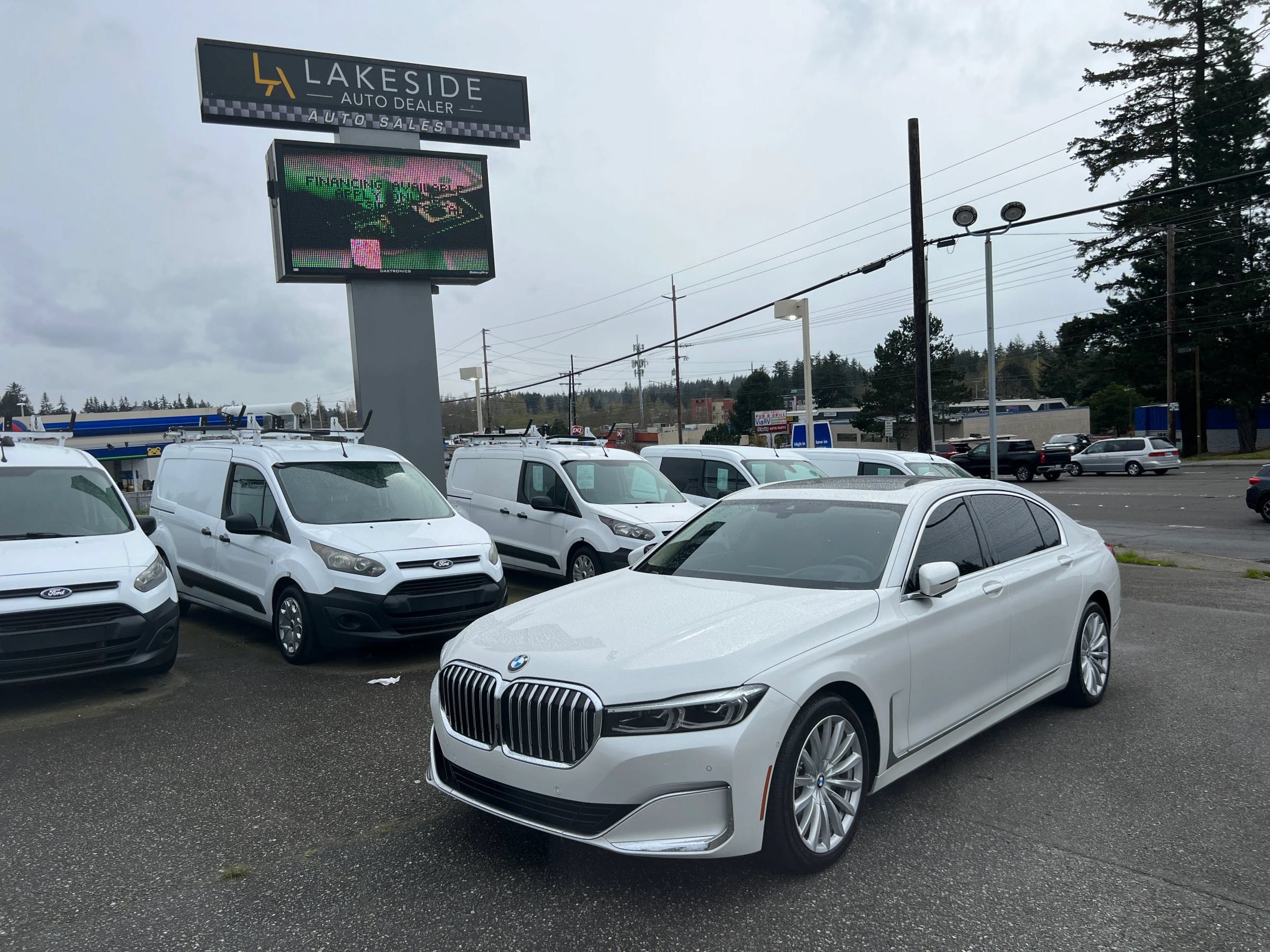 Used 2022 BMW 740i RWD image 1