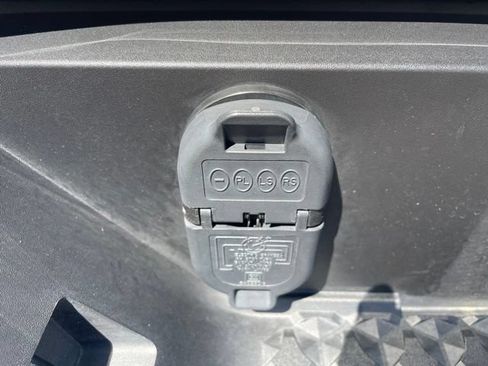 Used 2024 Chevrolet Colorado ZR2 w/ ZR2 Convenience Package III AWD/4WD image 37