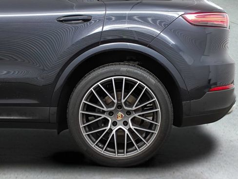 Used 2023 Porsche Cayenne AWD/4WD image 33