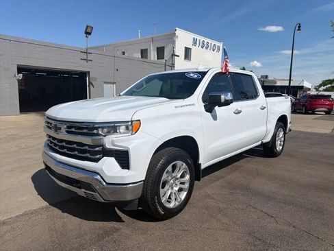 Used 2026 Chevrolet Silverado 1500 LTZ w/ LTZ Premium Package AWD/4WD image 3