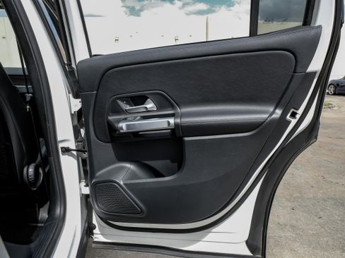 Used 2022 Mercedes-Benz GLB 250 w/ Premium Package Lite image 46