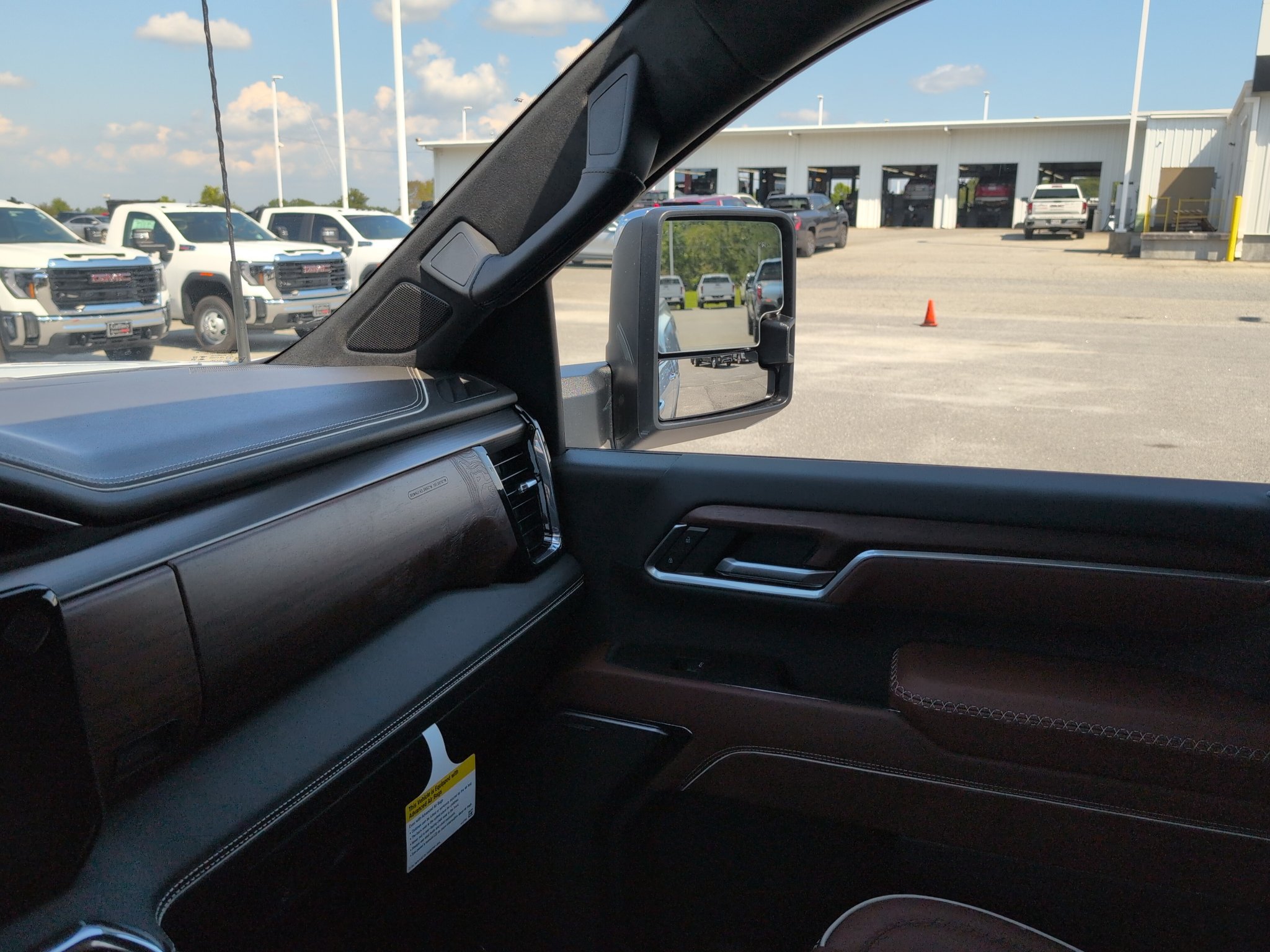 New 2026 GMC Sierra 3500 Denali Ultimate w/ LPO, Black Badging Package AWD/4WD image 29