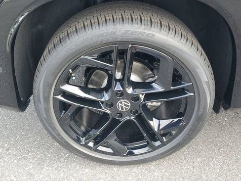 New 2026 Volkswagen Tiguan SE R-Line FWD image 5