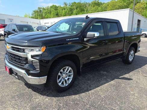 Used 2022 Chevrolet Silverado 1500 LT AWD/4WD image 4