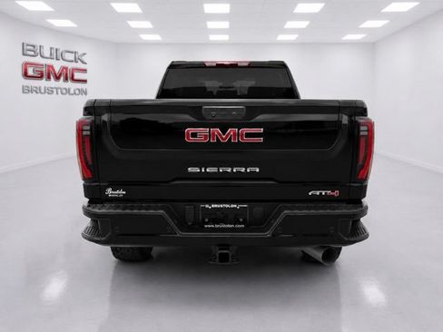 Used 2024 GMC Sierra 2500 AT4 AWD/4WD image 10