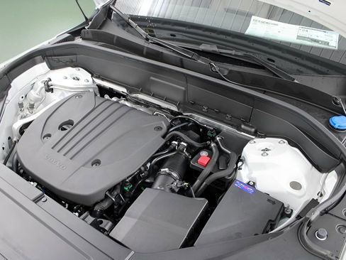 New 2026 Volvo XC90 B5 Core w/ Protection Package Premier image 34