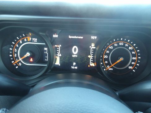 New 2025 Jeep Gladiator Willys image 15