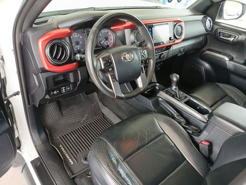 Used 2019 Toyota Tacoma TRD Off-Road image 10