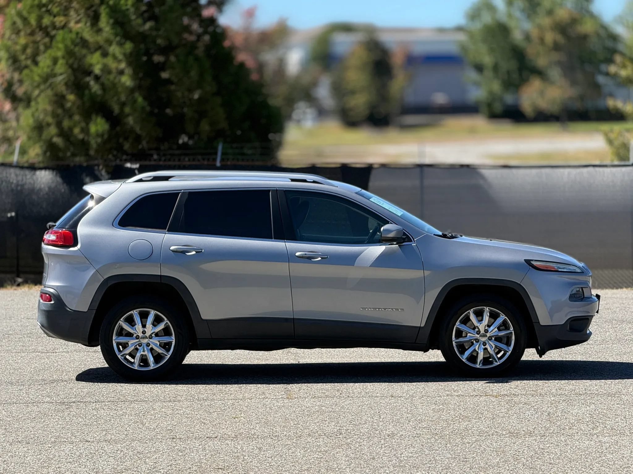 Used 2015 Jeep Cherokee Limited AWD/4WD image 7