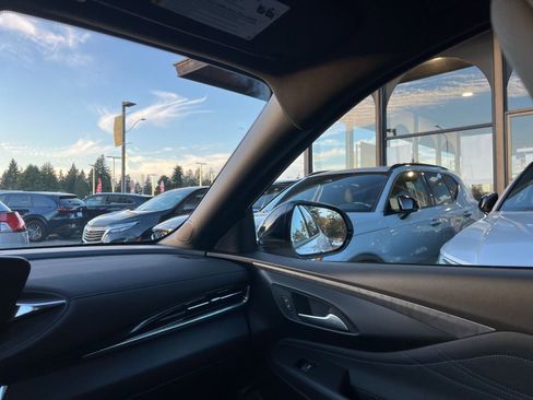 Used 2025 Buick Envista Sport Touring image 35