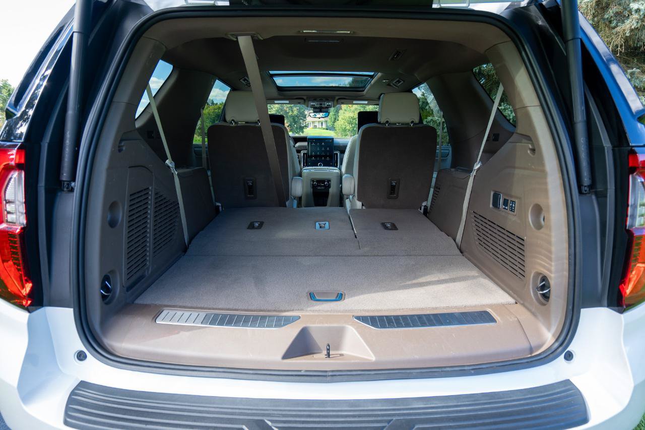 Used 2025 GMC Yukon Denali w/ Denali Reserve Package AWD/4WD image 28