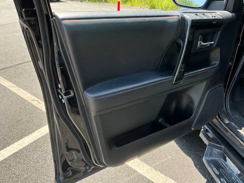 Used 2021 Toyota 4Runner Venture AWD/4WD image 8