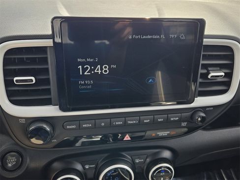 Certified 2023 Hyundai Venue Limited w/ Cargo Package image 19