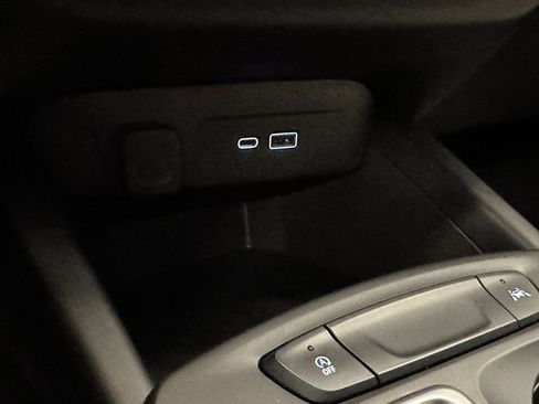 Used 2025 Chevrolet Trax LS w/ LS Convenience Package image 14