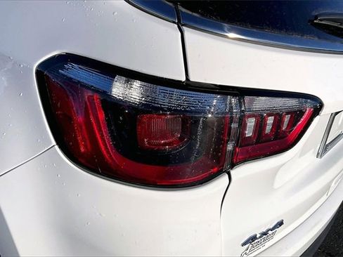 Certified 2025 Jeep Compass Sport image 32