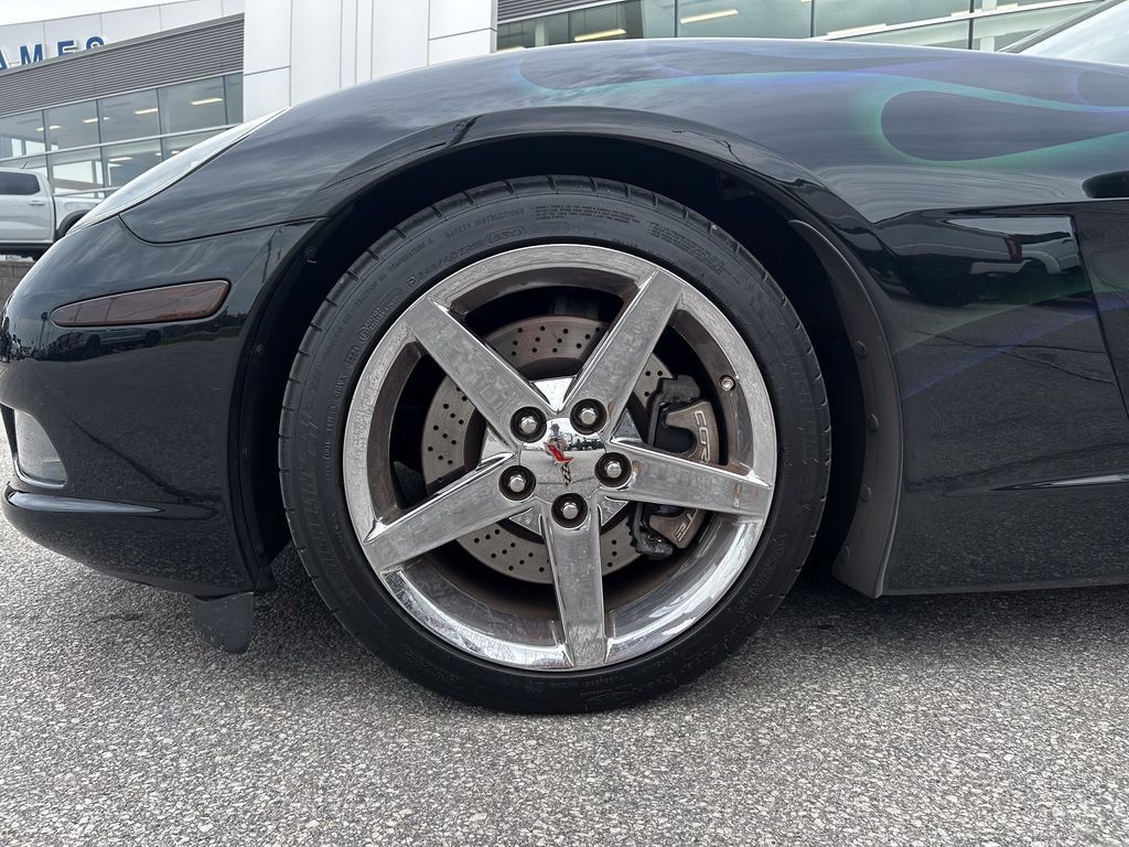 Used 2005 Chevrolet Corvette Convertible w/ Preferred Equipment Group RWD image 31