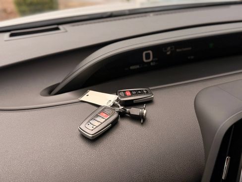 Used 2020 Toyota Prius Prime Limited FWD image 47