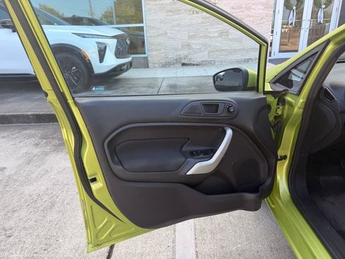 Used 2011 Ford Fiesta SE w/ 203A Rapid Spec Order Code FWD image 9