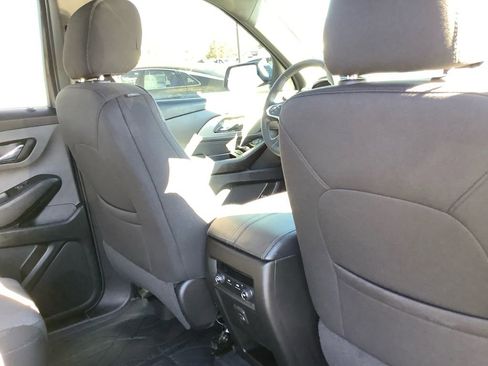 Used 2023 Chevrolet Traverse LT w/ LPO, Floor Liner Package image 16