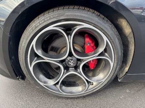 Used 2022 Alfa Romeo Giulia Veloce image 40