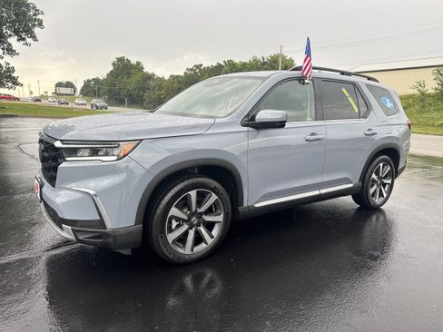 Used 2024 Honda Pilot Touring image 2