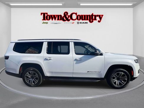 Certified 2024 Jeep Wagoneer L Series II w/ Flexible Seating Group AWD/4WD image 5