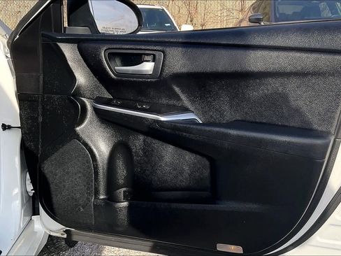 Used 2016 Toyota Camry SE image 22