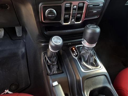 Used 2021 Jeep Wrangler Unlimited Sahara w/ Uconnect 4C Nav & Sound Group image 7