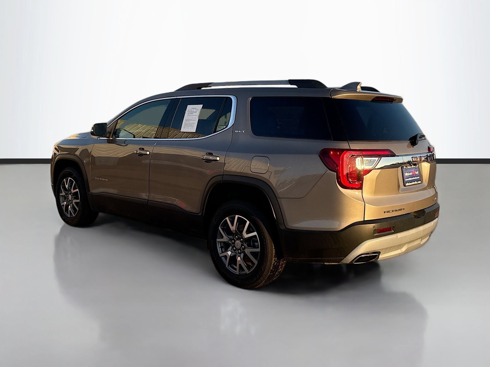 Used 2023 GMC Acadia SLT AWD/4WD image 7