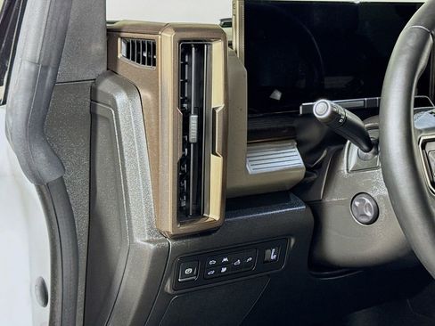 Used 2025 GMC Hummer EV 3X image 8