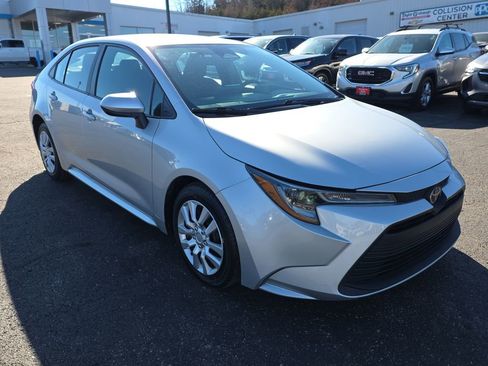 Used 2023 Toyota Corolla LE image 2