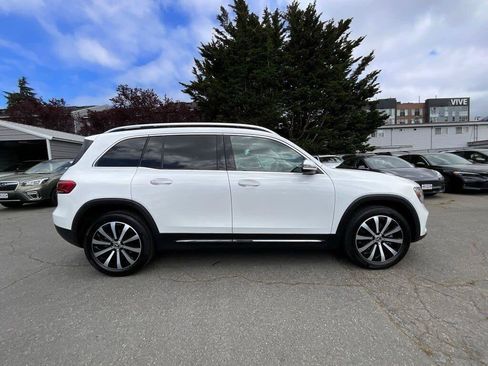 Used 2022 Mercedes-Benz GLB 250 4MATIC image 9
