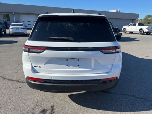 New 2025 Jeep Grand Cherokee Altitude image 6
