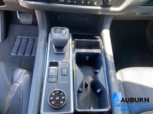 Used 2024 Nissan Pathfinder SV AWD/4WD image 47